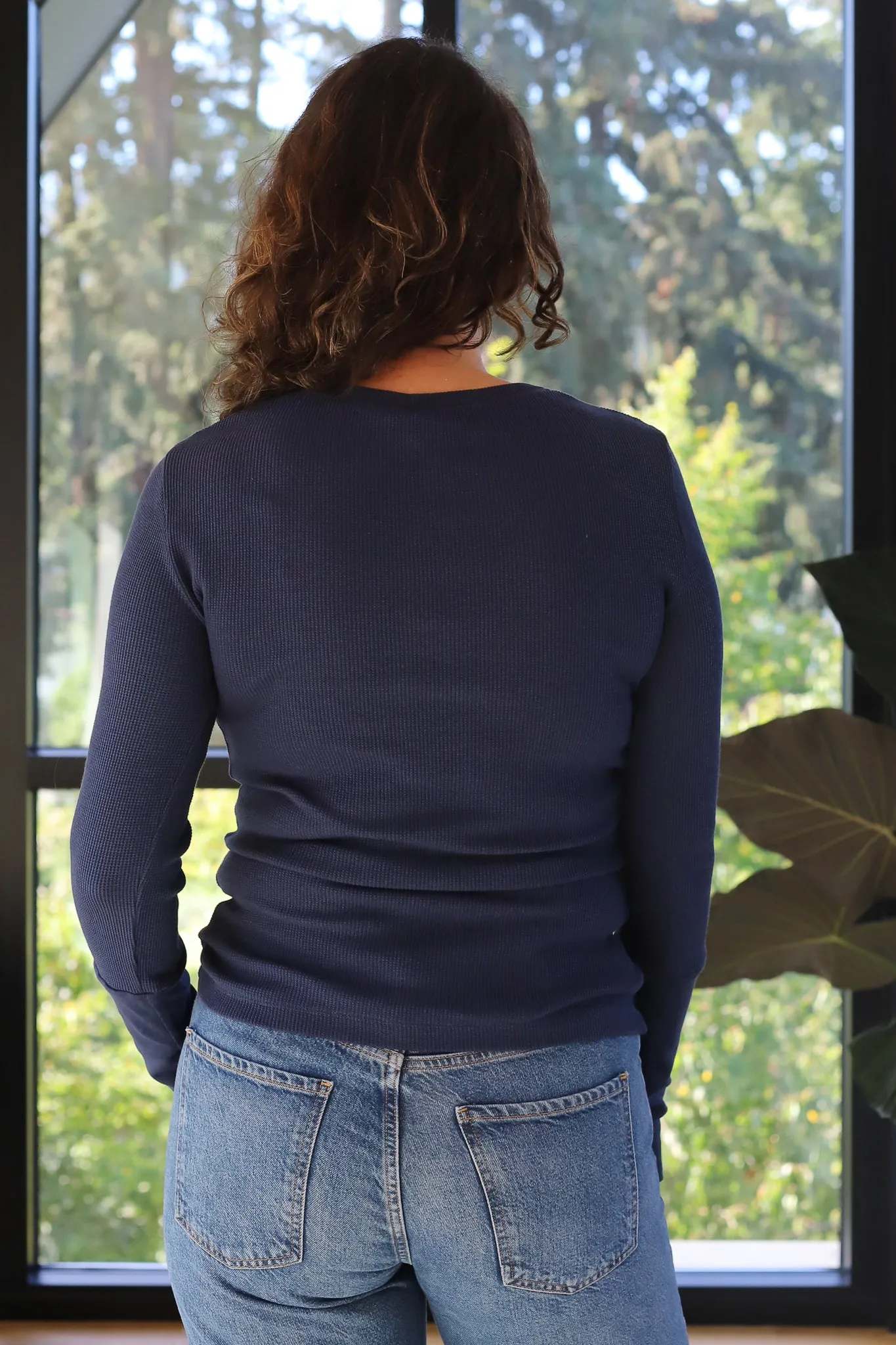 Bobi V-Neck Fitted Long Cuff Tee