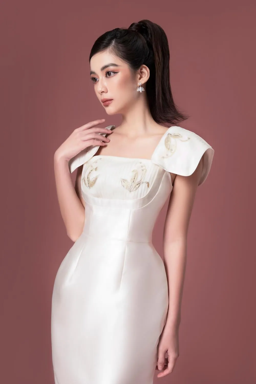Lily Sheath Cape Sleeved Taffeta Midi Dress