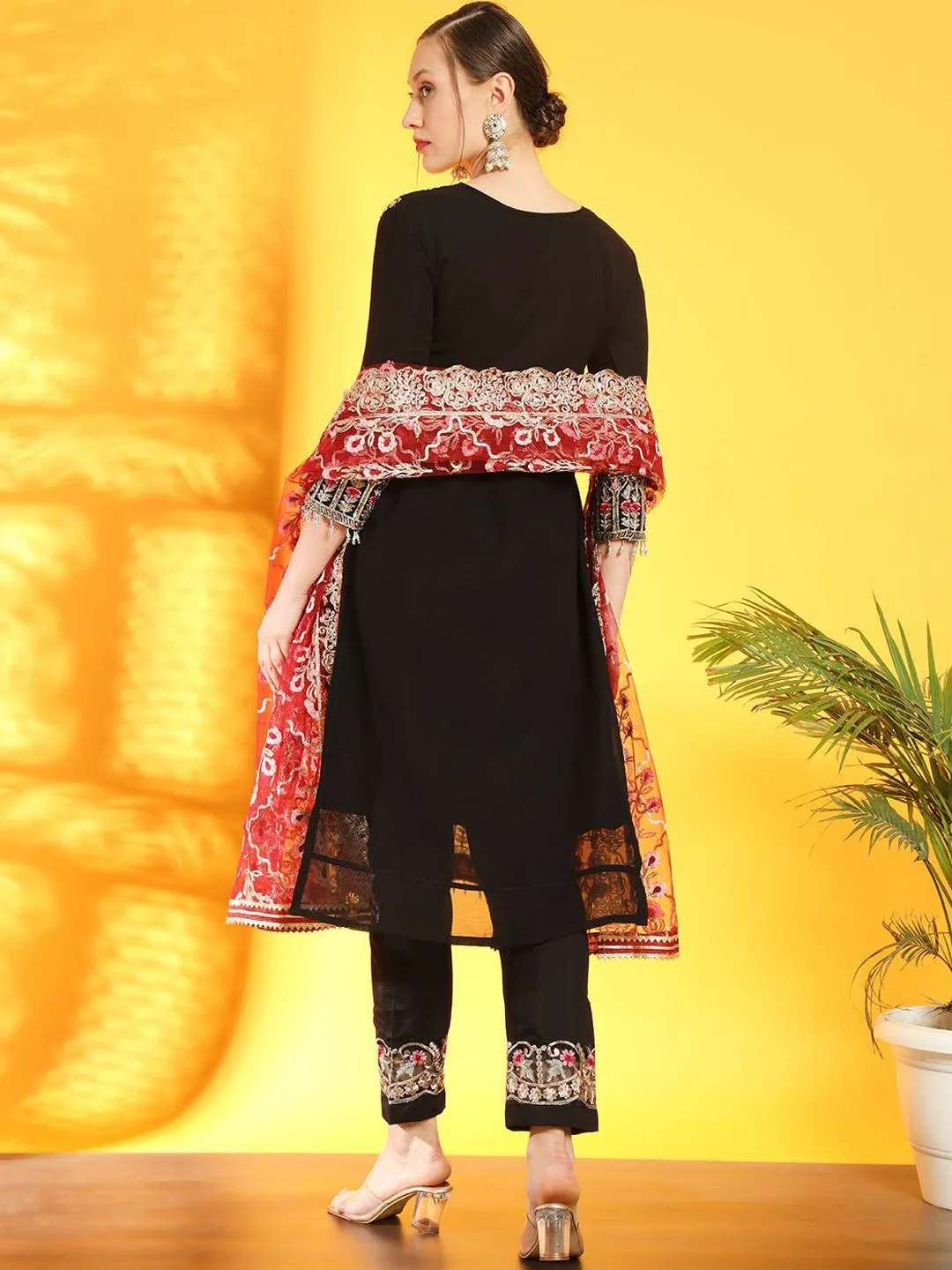 Pakistani Inspired Floral Embroidered Thread Work Kurta Trousers & Dupatta