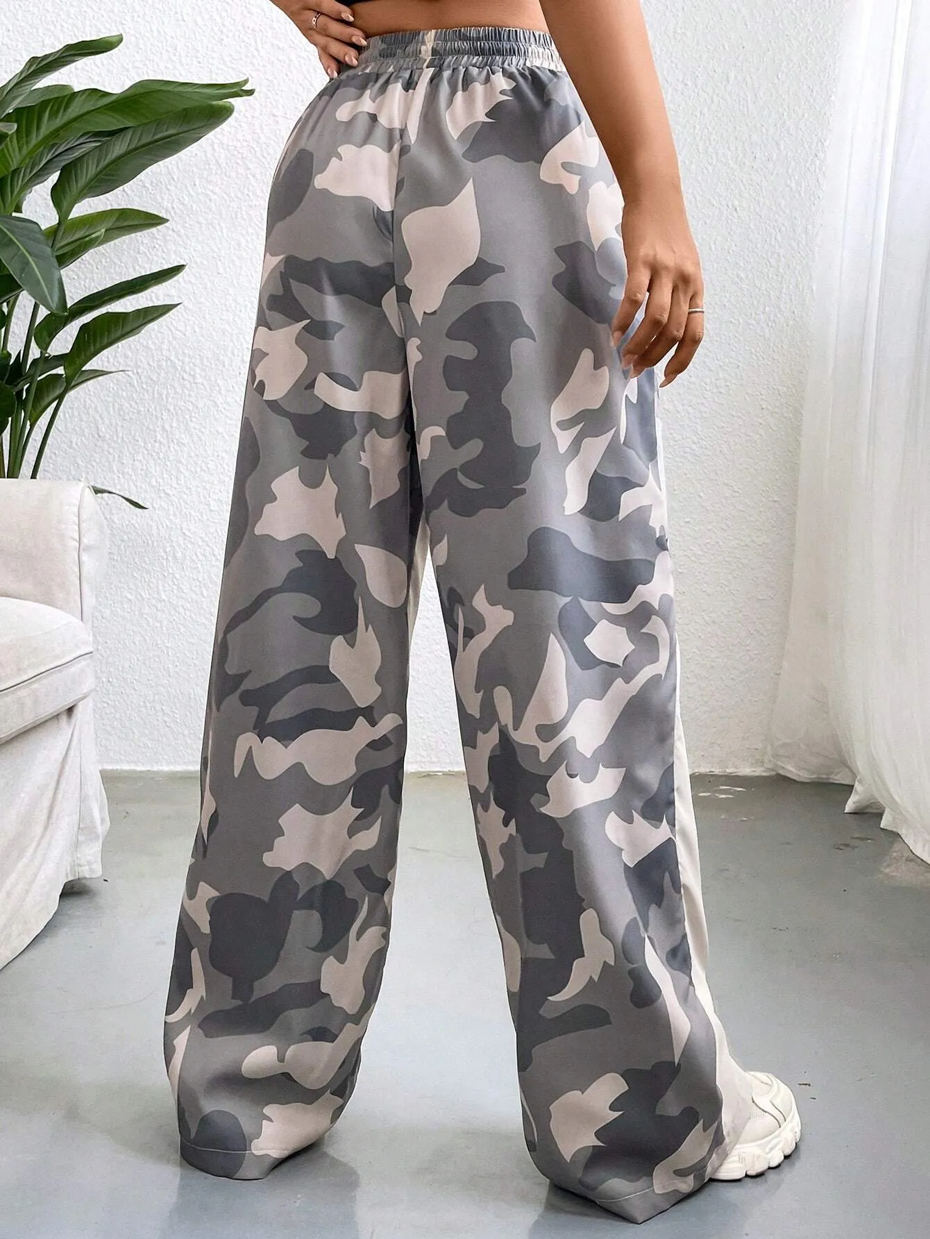 Versatile Camo Print Cargo Pants