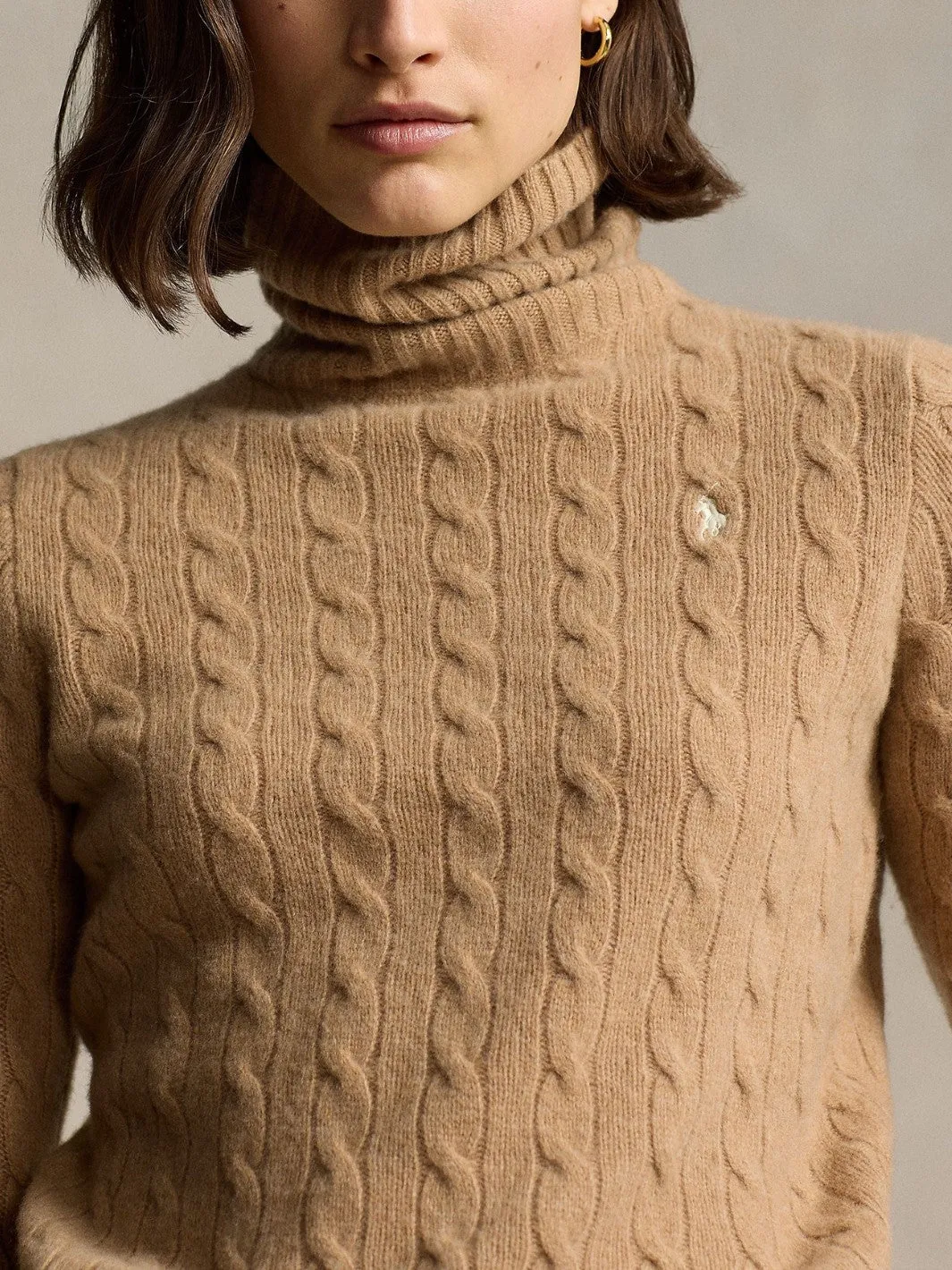WOOL-CASHMERE CABLE TURTLENECK SWEATER Camel
